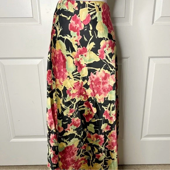 Lauren Ralph Lauren
Floral Charmeuse Midi Skirt in Multi (size 10) - Picture 5 of 10